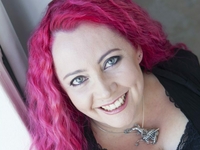 Associate Professor Siouxsie Wiles headshot