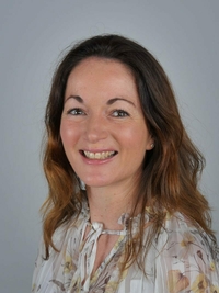 Dr Julie Bennett headshot